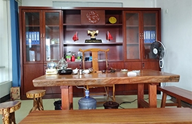 万利国际钢材有限公司恬静办公室